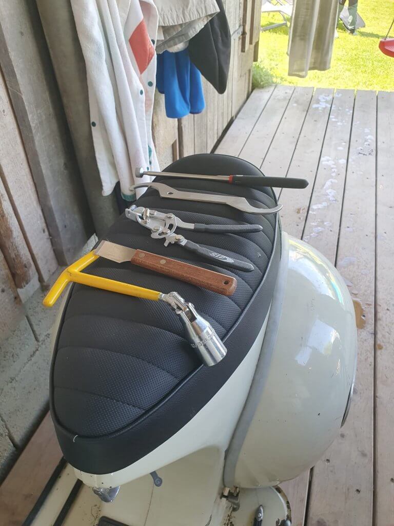 Vespa Zündkerzenschlüssel und Seilzugzange