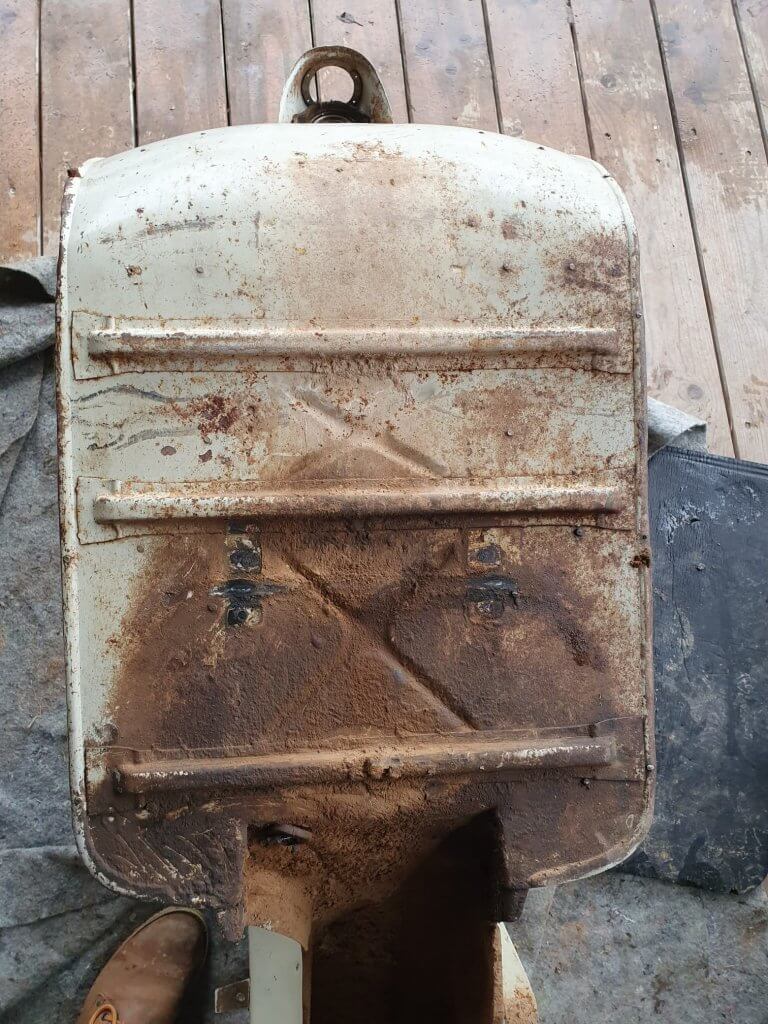 Motovespa Trittbrett waschen