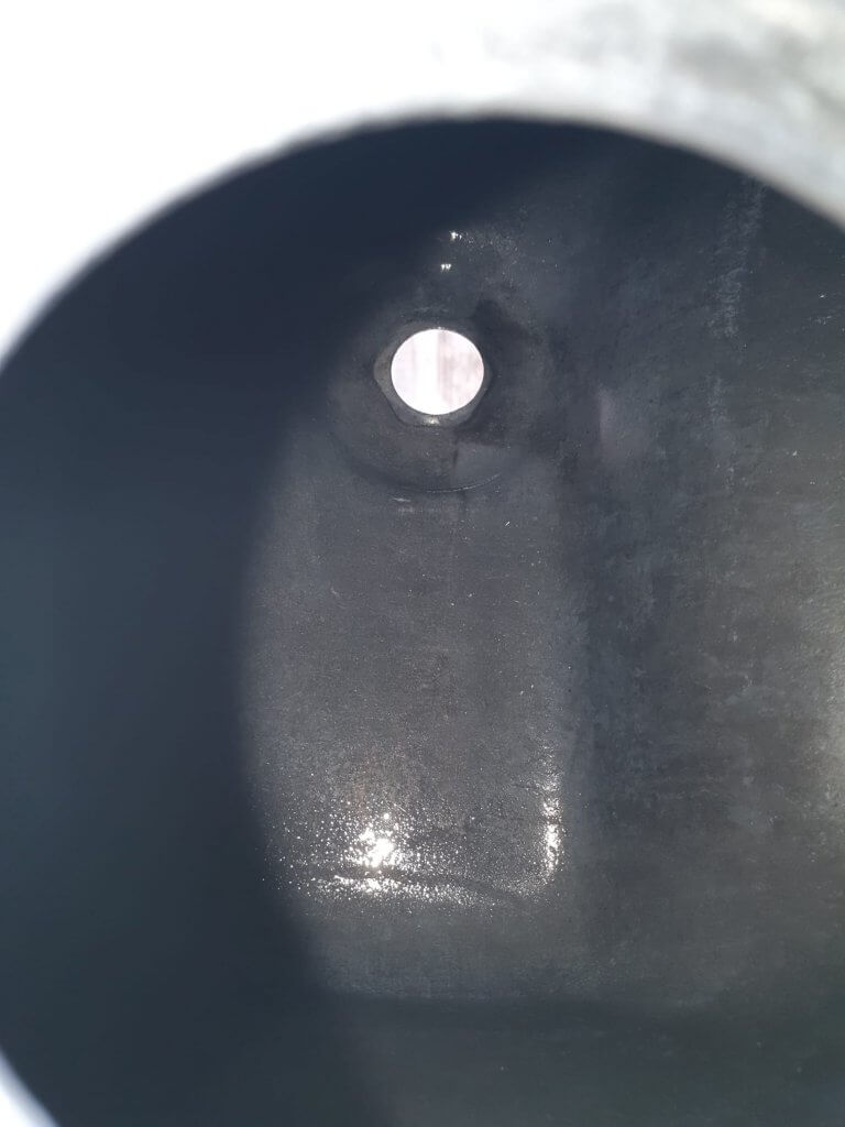 Vespa Oldtimer-Tank nach Pelox-Entrostung – Innenfläche blank und geschützt